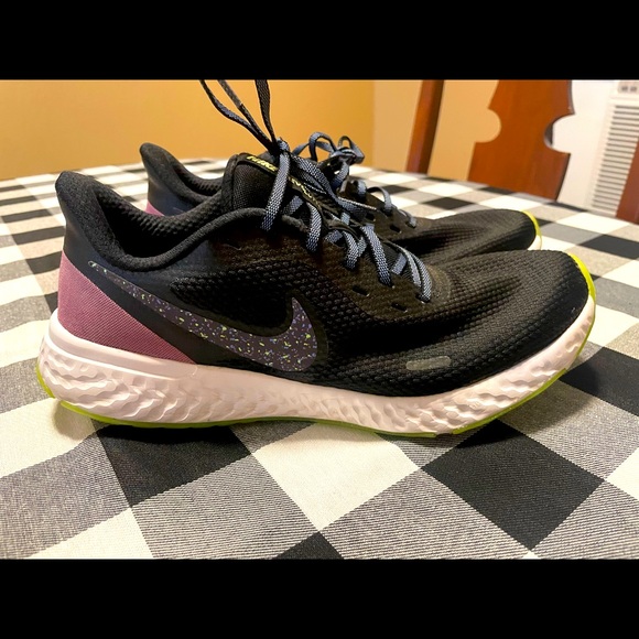 Shoes - Nike Revolution Tennis Shoes